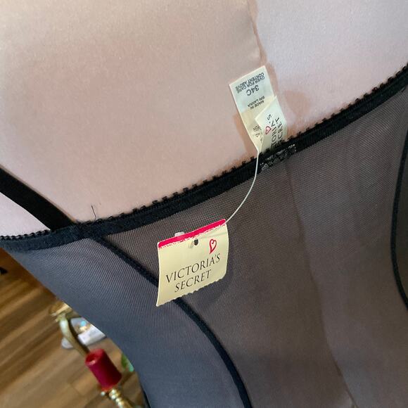 vintage Victoria's Secret Mesh Lace Vine Embroidery Bodysuit w/ Garters Size 34C - Picture 6 of 6